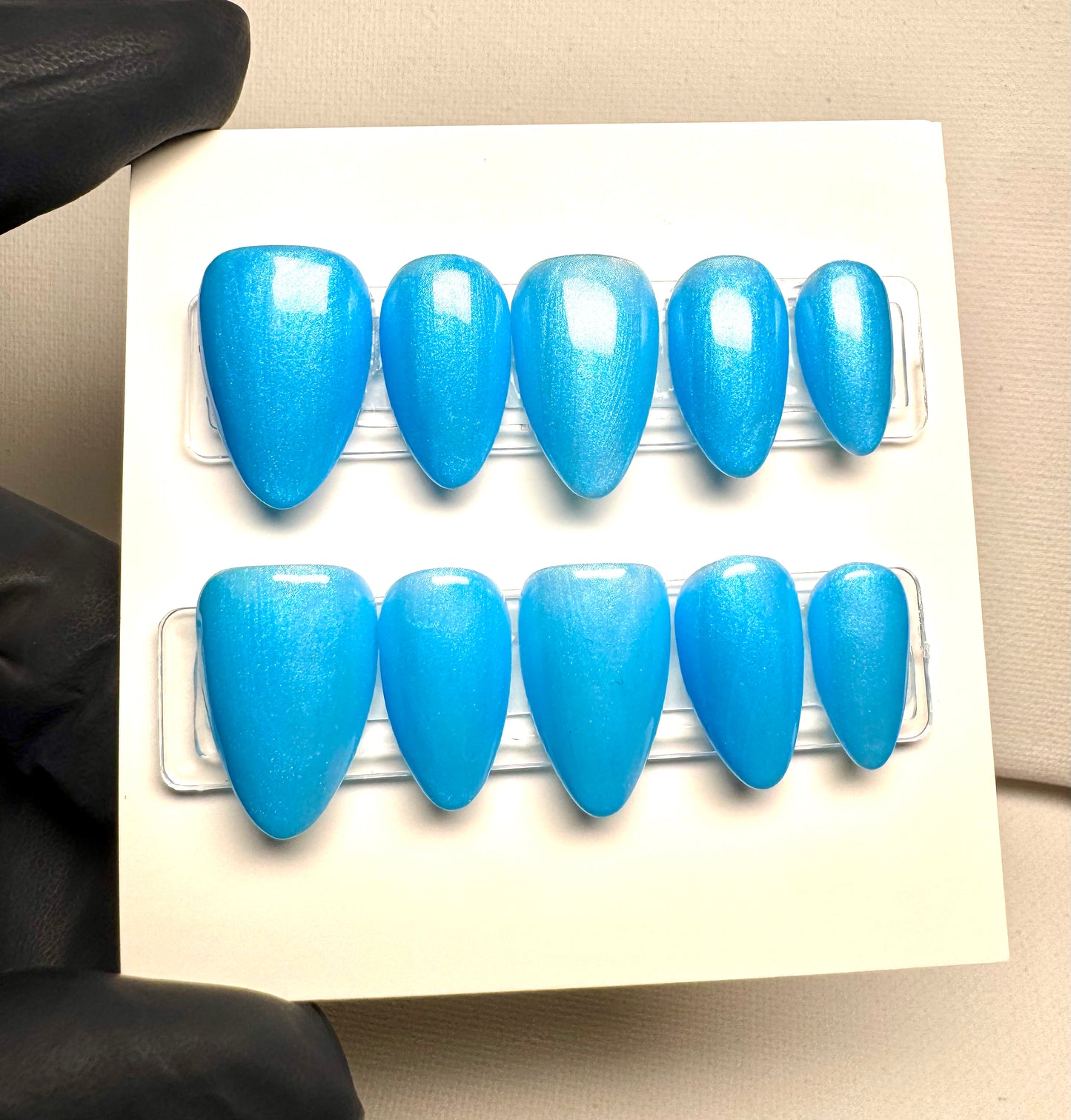 Full Set Pearl Ocean Blue Short Almond (Shipping Included!)